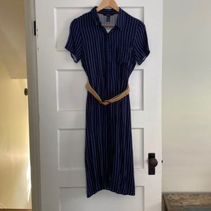 Light button down dress with belt! Never worn!